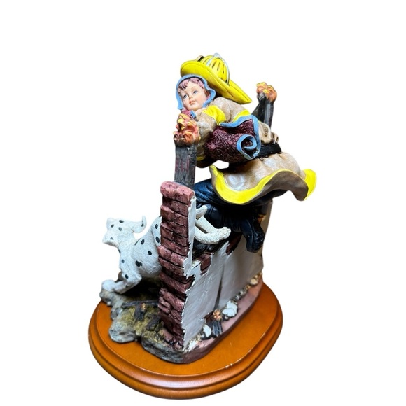 🔥✨VANMARK 1998 “Breaking Through” Firefighter Sculpture Red Hats✨🔥 - Picture 3 of 6